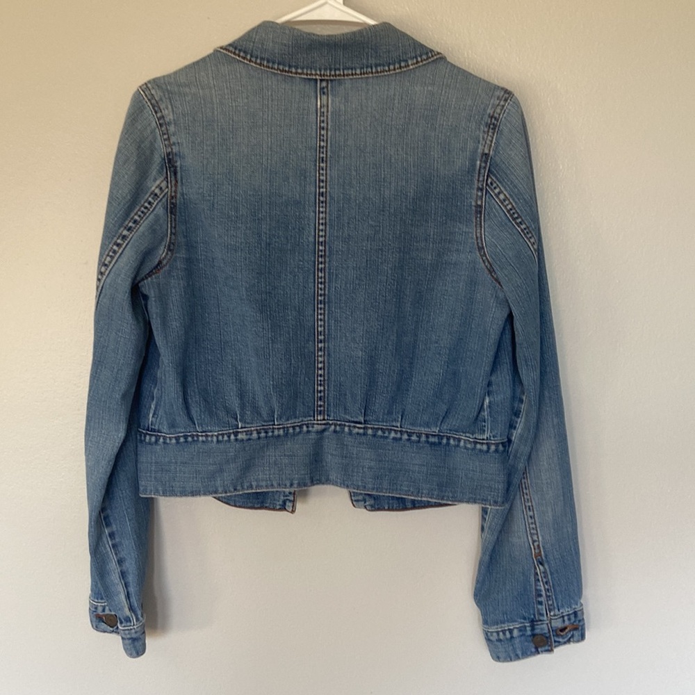 Levi’s Denim Jacket Women Cropped Trucker Light Wash Fitted Jean Jacket Medium - Picture 3 of 14